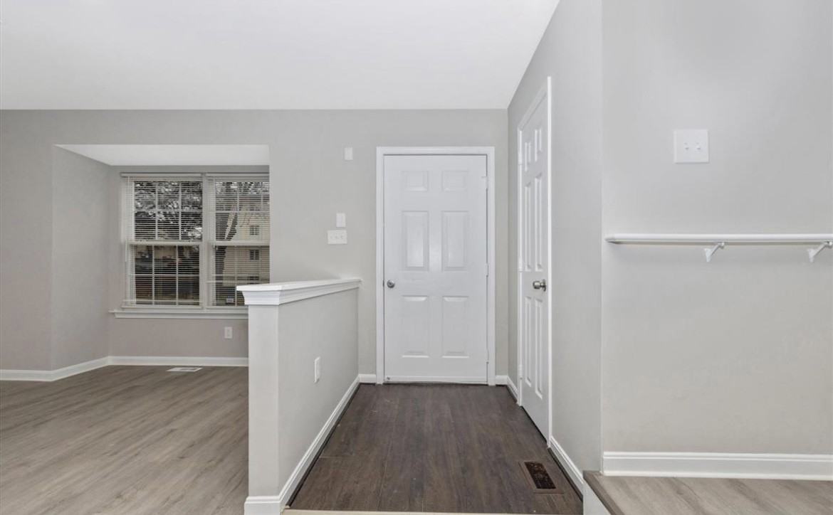 3307 East Glenreed Court - Photo 2 of 39