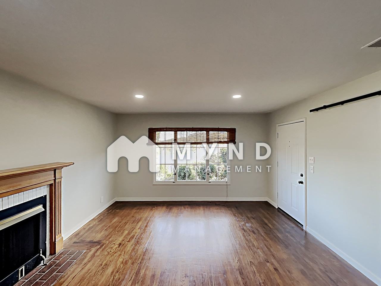 1034 Middlefield Rd - Photo 2 of 39