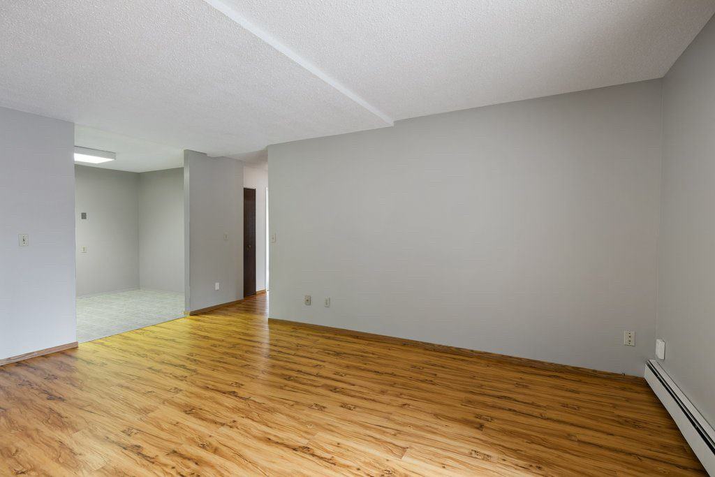 4001C 49 St NW - Photo 2 of 18