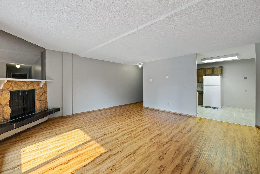 4001C 49 St NW - Photo 3 of 18