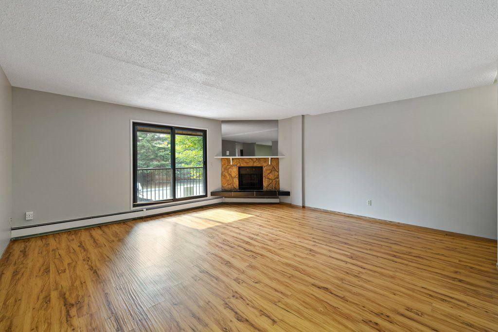 4001C 49 St NW - Photo 5 of 21