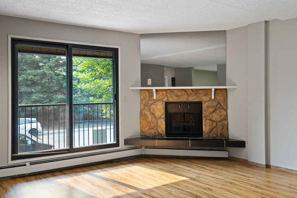 4001C 49 St NW - Photo 4 of 21
