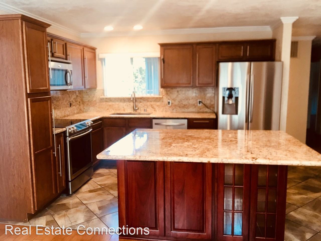 710 Menker Ave - Photo 2 of 19