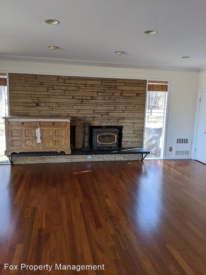 6079 Simmons Dr - Photo 3 of 13