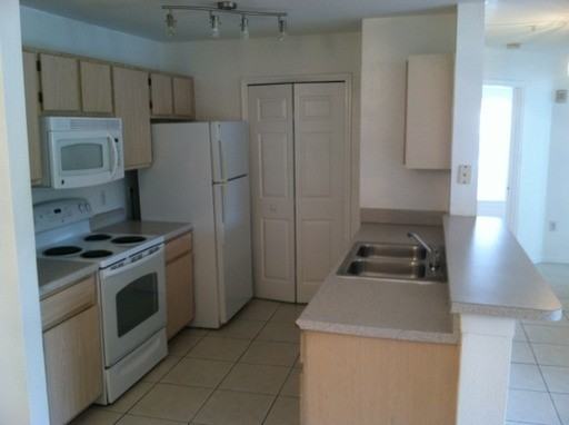 5475 Vineland Rd #8113