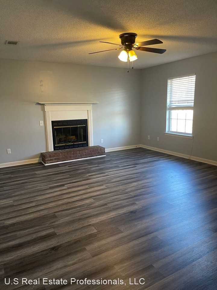 820 Waterfield Dr - Photo 2 of 11