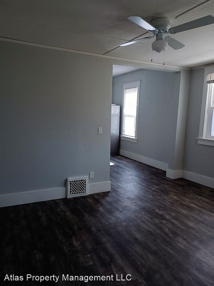 133 S Lincoln St - Photo 3 of 10