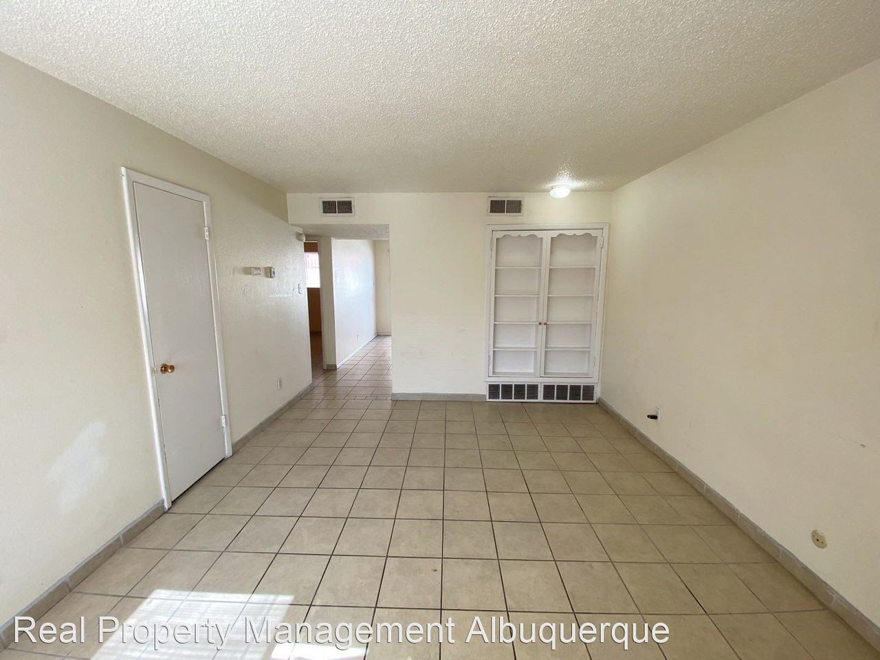 517 Palomas Dr SE - Photo 2 of 7