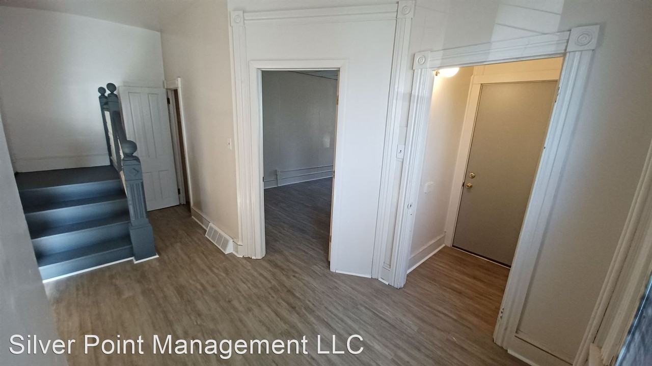 108 Bank St. - Photo 2 of 11
