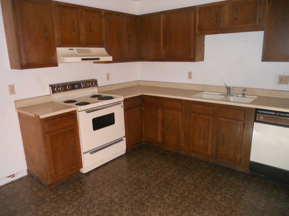 2560 Taylor Ln - Photo 2 of 4