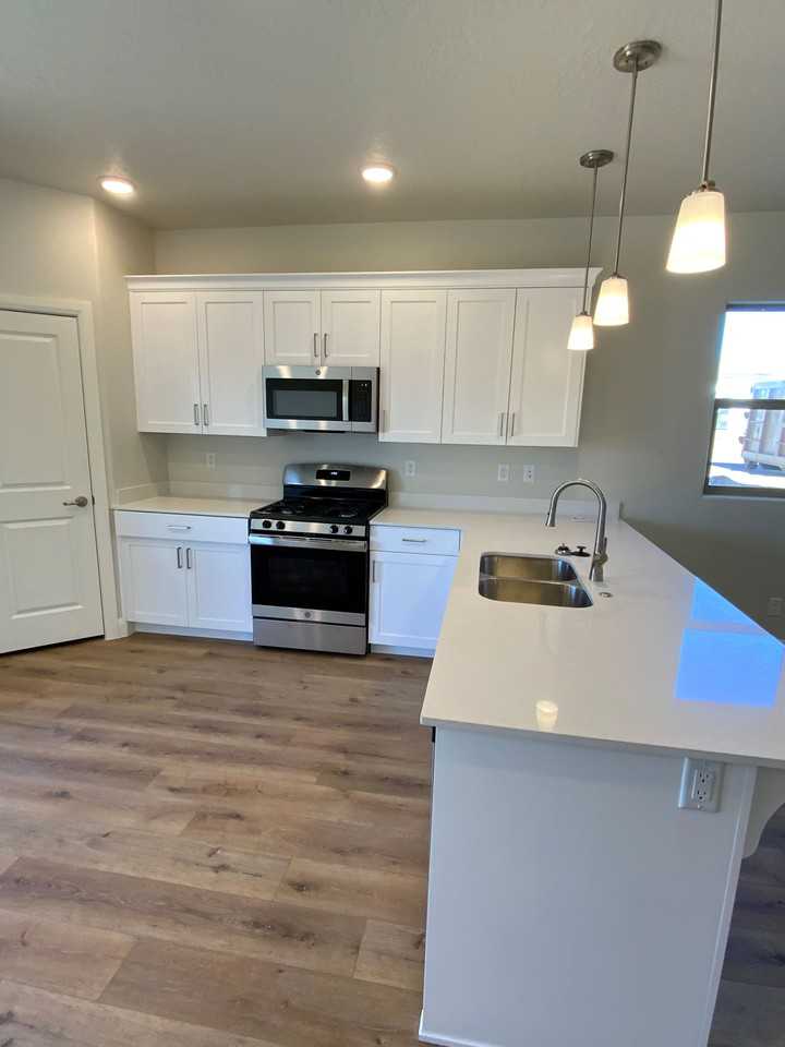 551 Nw - Photo 2 of 20