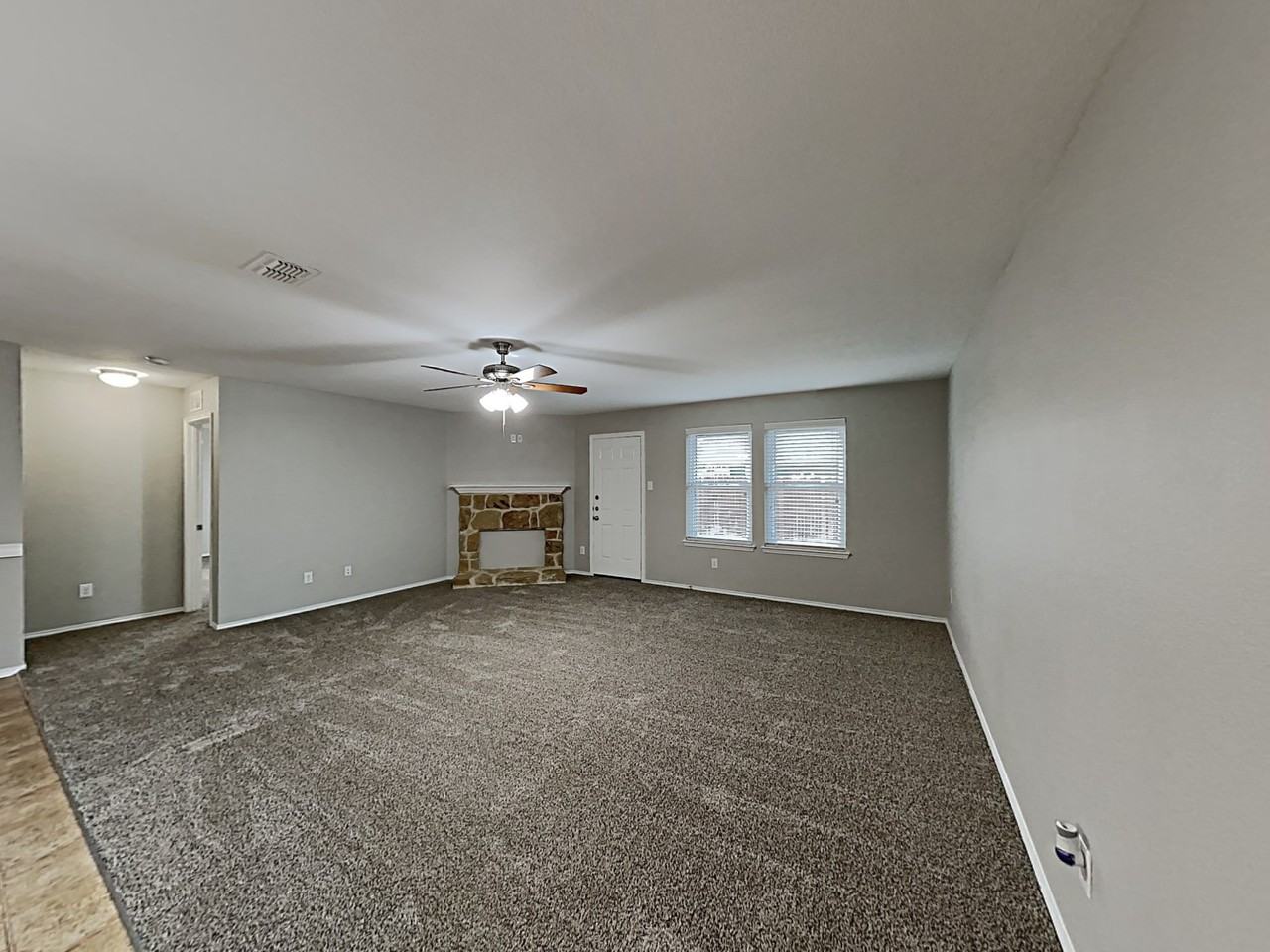 821 Underhill Dr - Photo 3 of 19