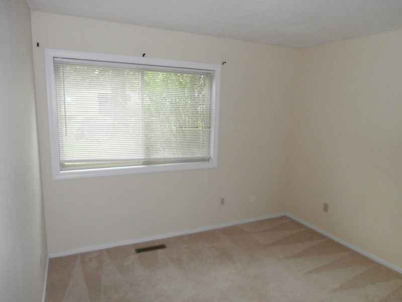 68 Library Ln - Photo 3 of 8