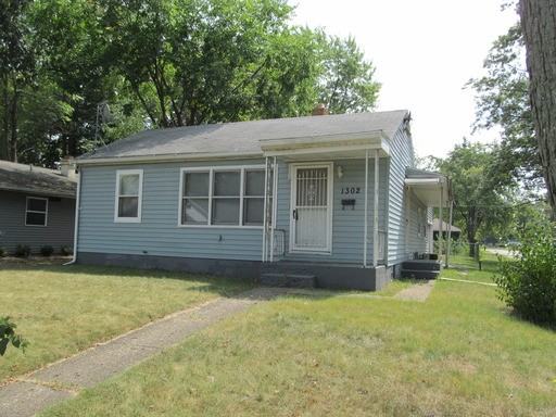 1302 Corby Blvd - Photo 2 of 13