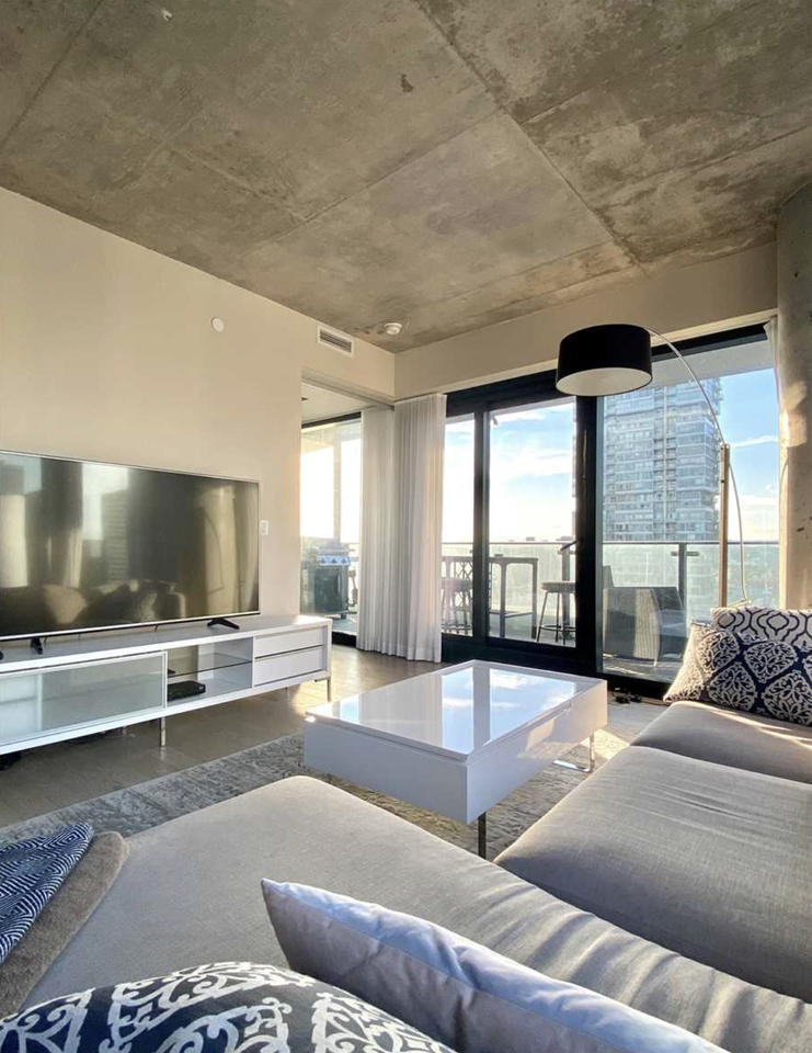 University Ave & King St W #2003