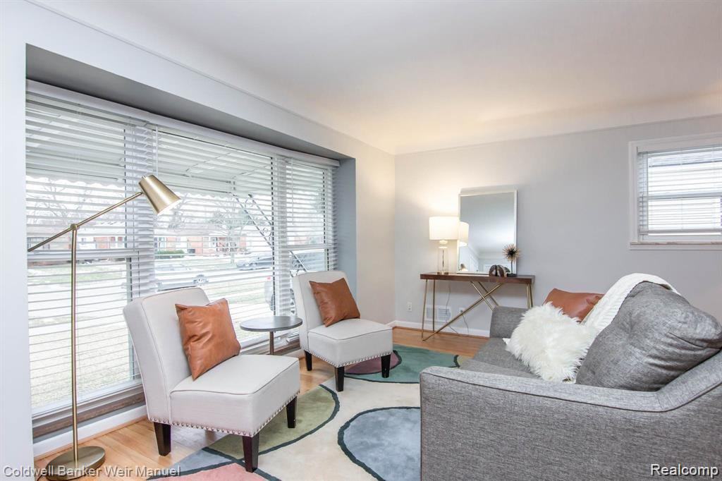 14030 Elgin St - Photo 2 of 19