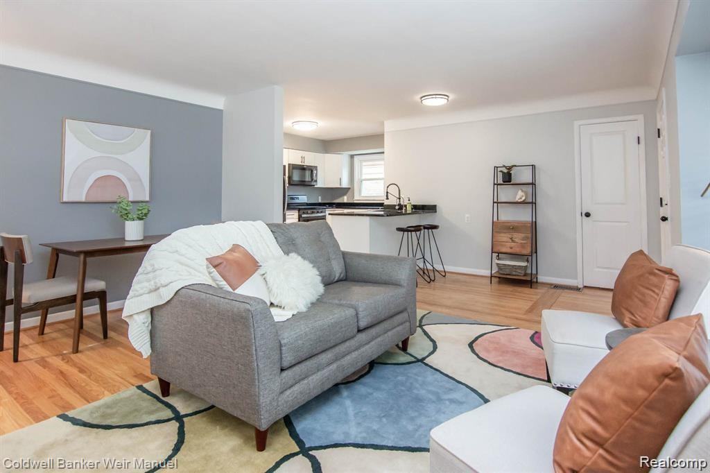 14030 Elgin St - Photo 3 of 19