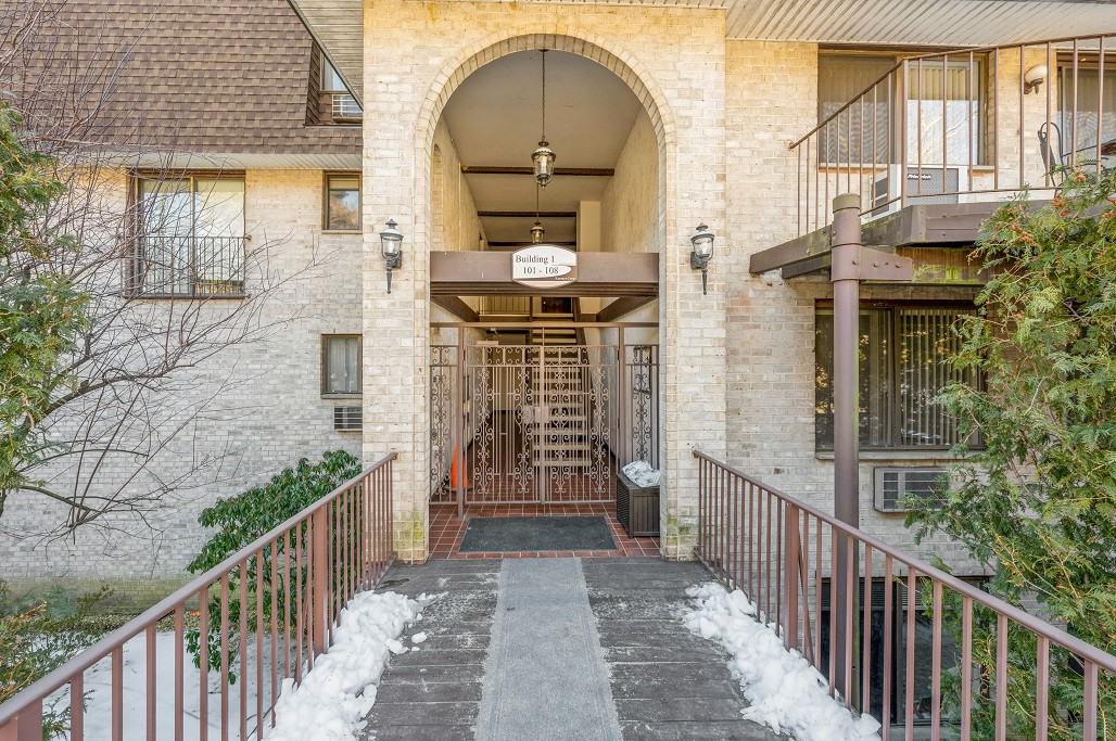 105 Kemeys Ave - Photo 2 of 24