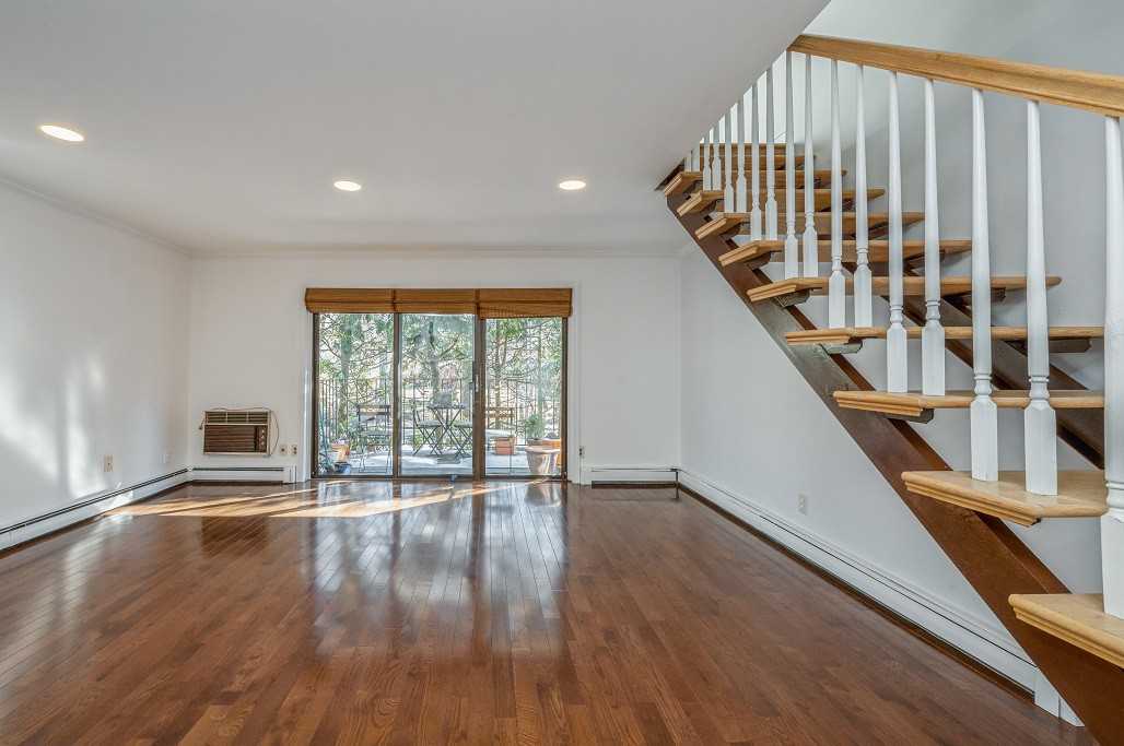 105 Kemeys Ave - Photo 3 of 24