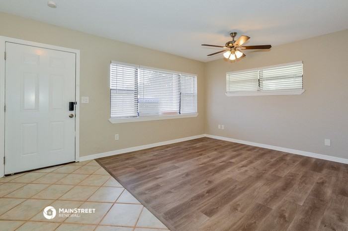 620 Adirondack Ave - Photo 3 of 16