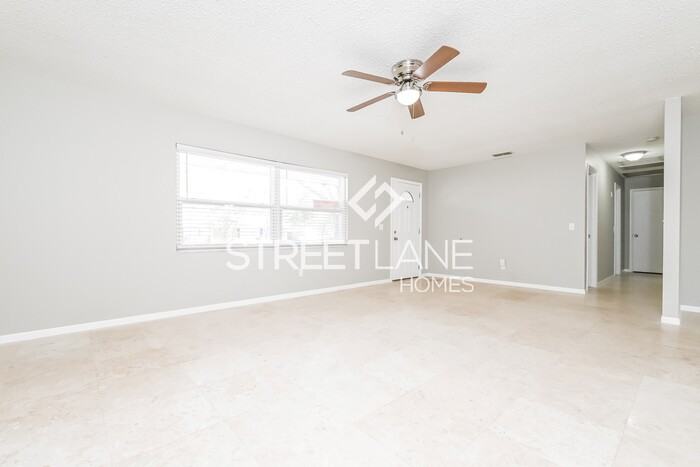 2143 Creek Side Dr - Photo 3 of 15