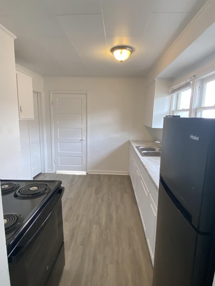 809 E Clark St #4 - Photo 3 of 8