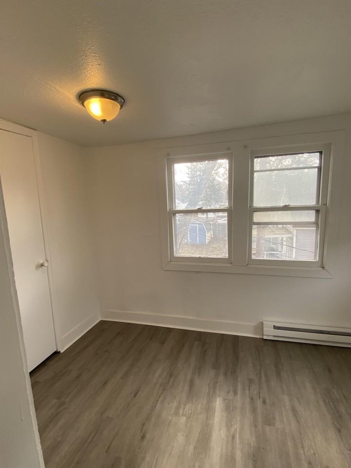 809 E Clark St #4 - Photo 4 of 8