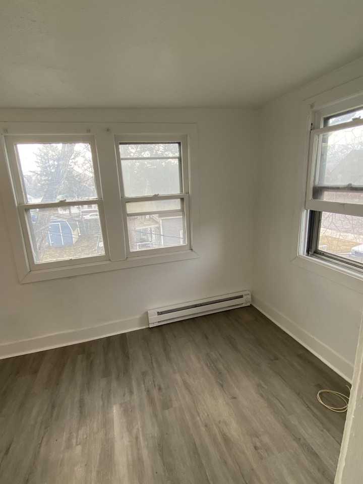 809 E Clark St #4 - Photo 5 of 8