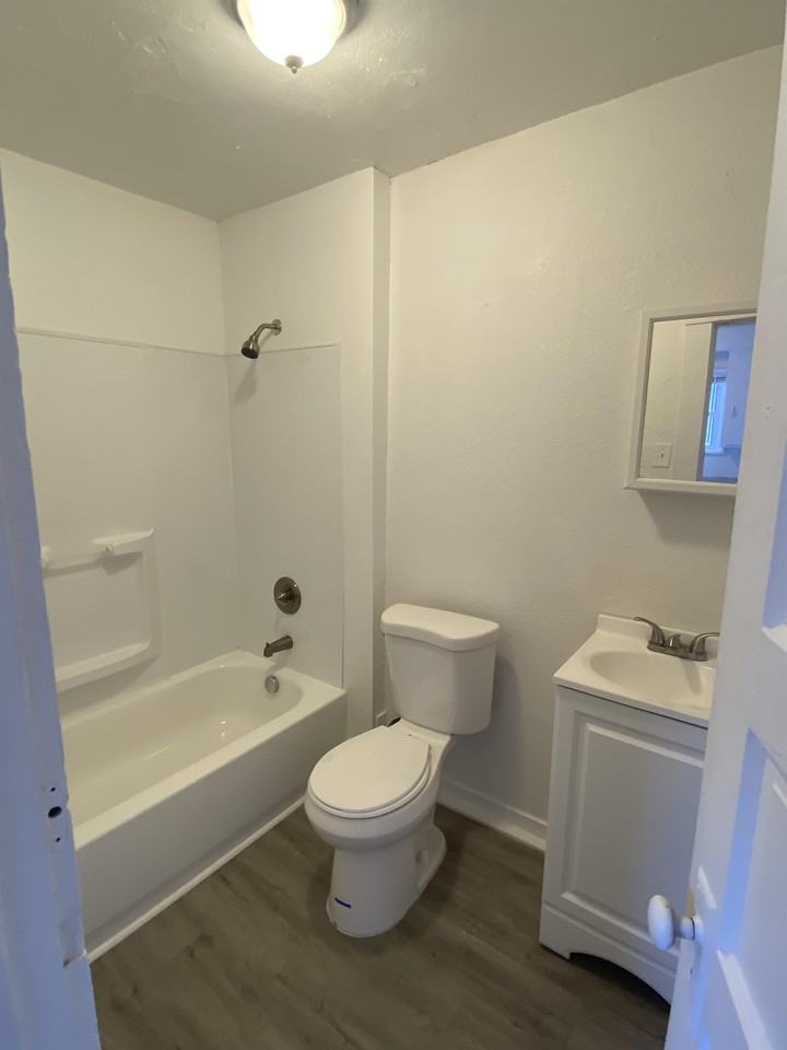 809 E Clark St #4 - Photo 6 of 8