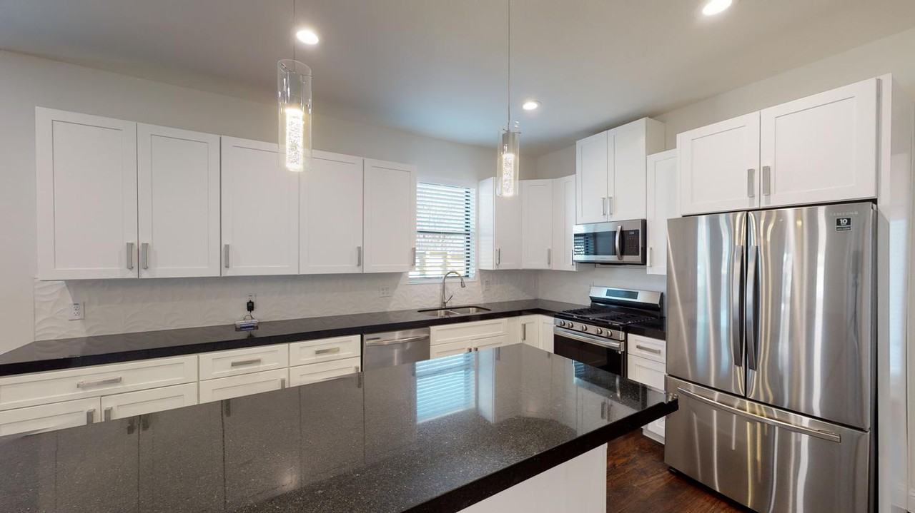 904 N Madison Ave - Photo 7 of 23