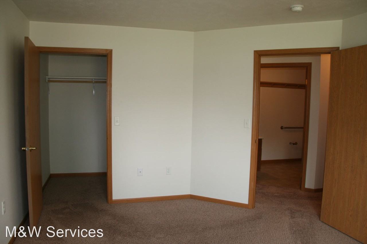 306 S 8th St - Photo 3 of 15