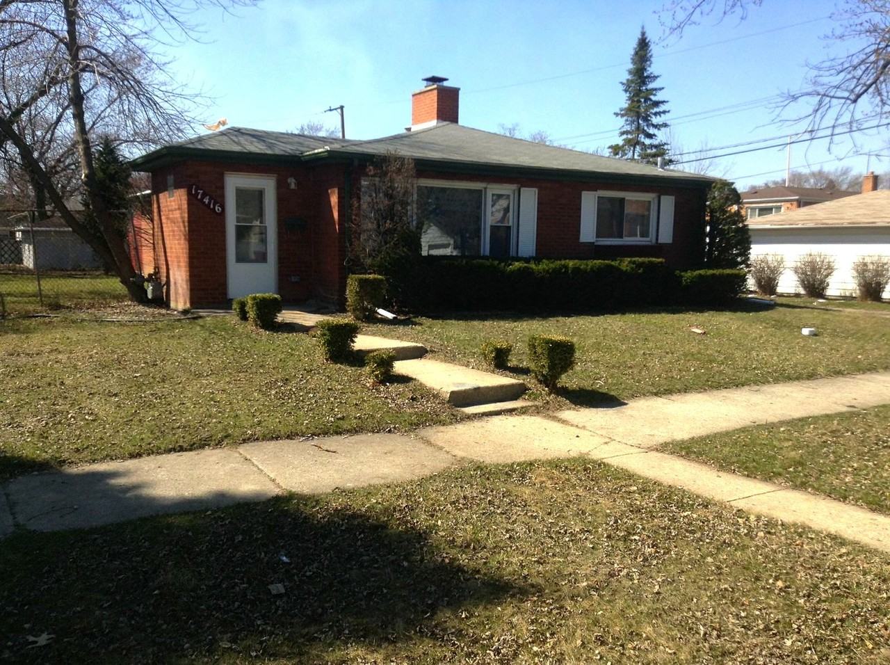 17416 Community St - Photo 2 of 13