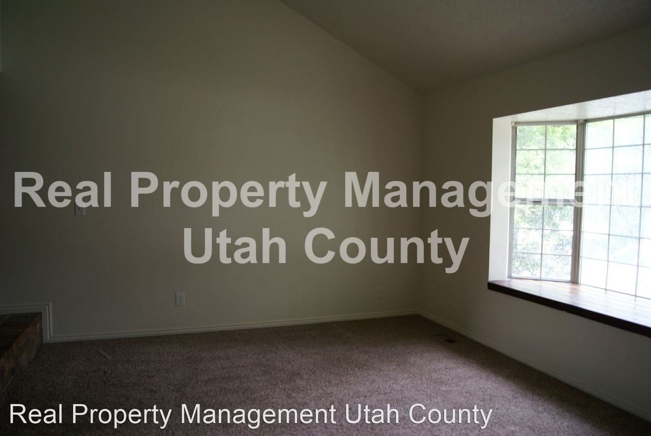 3926 Riverwood Dr - Photo 2 of 24