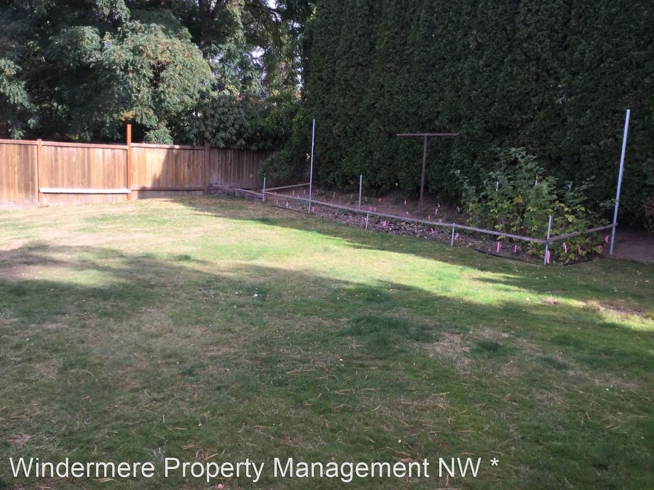 5701 Beverly Ln - Photo 3 of 32