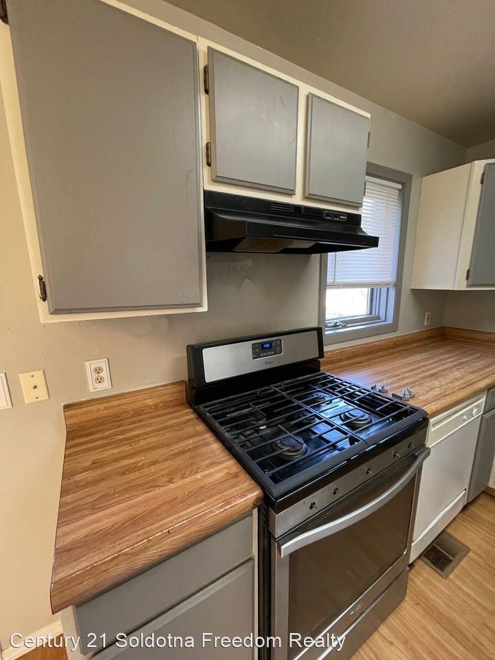 2950 Pirate Lane - Photo 3 of 8