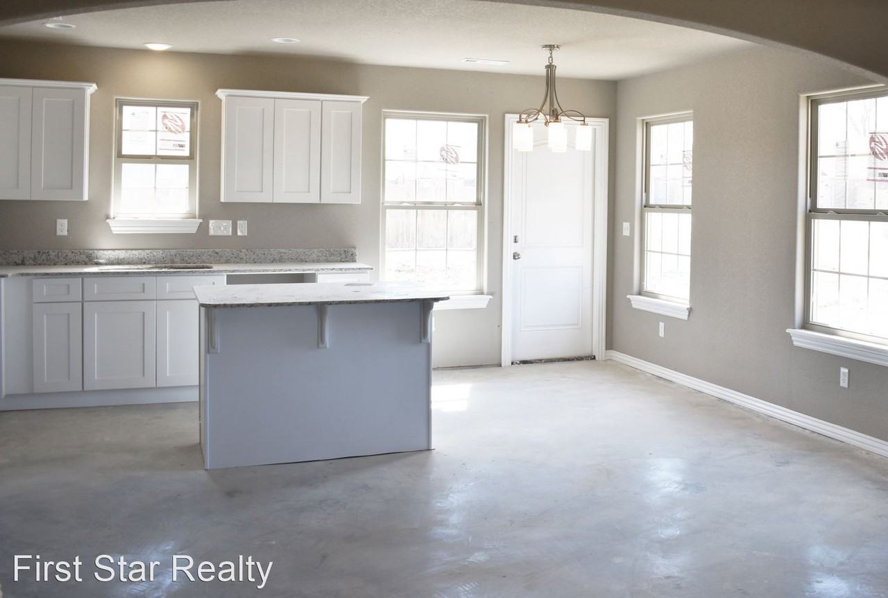 861 Washington - Photo 2 of 6