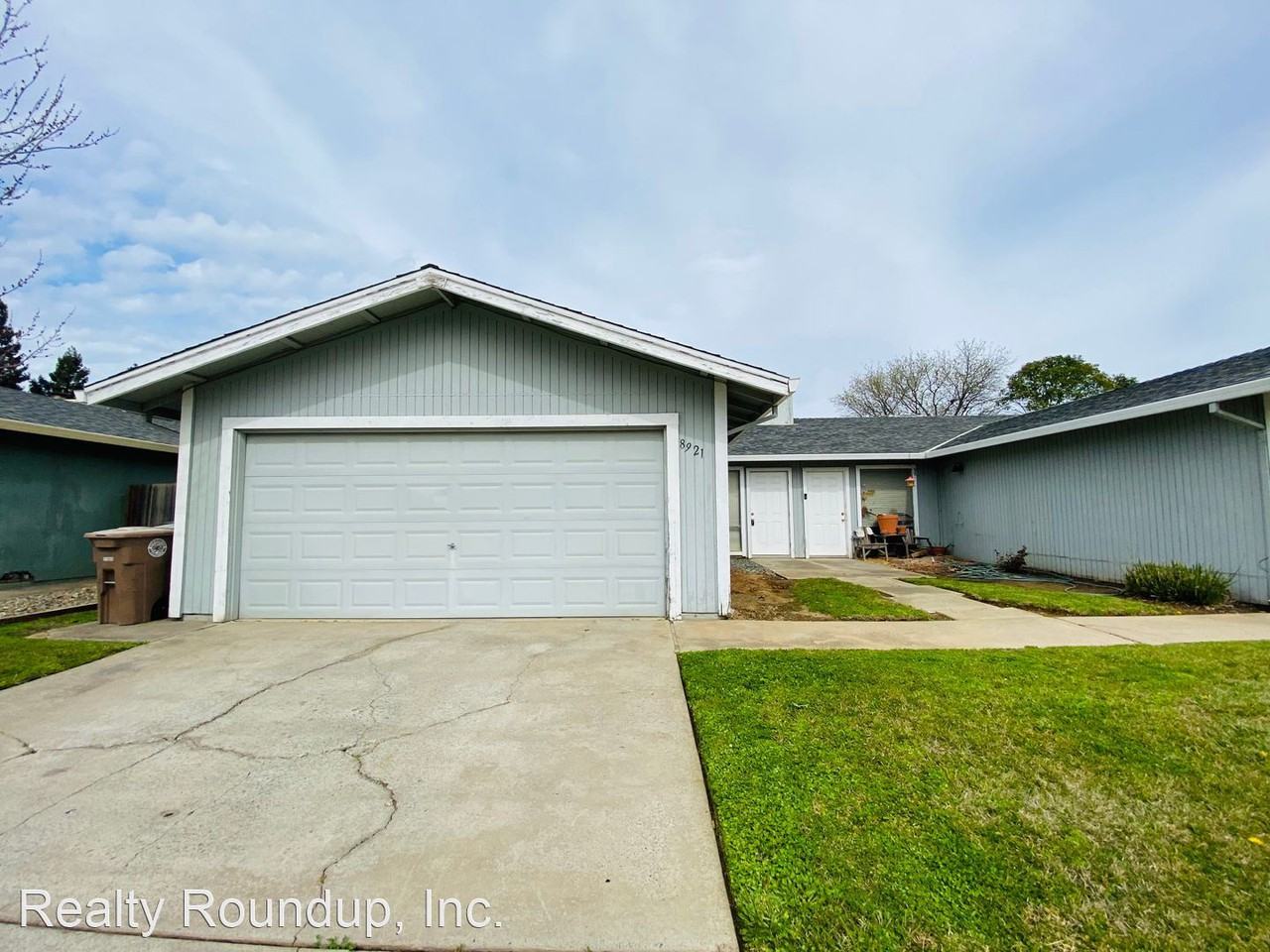 8921-8923 La Haya Dr - Photo 2 of 25