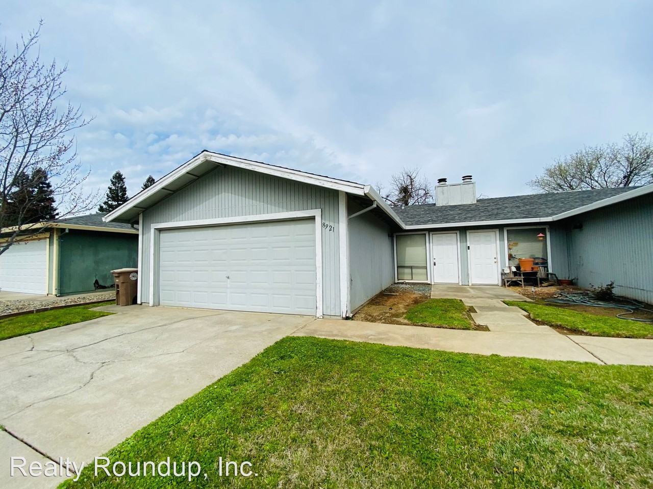 8921-8923 La Haya Dr - Photo 3 of 25