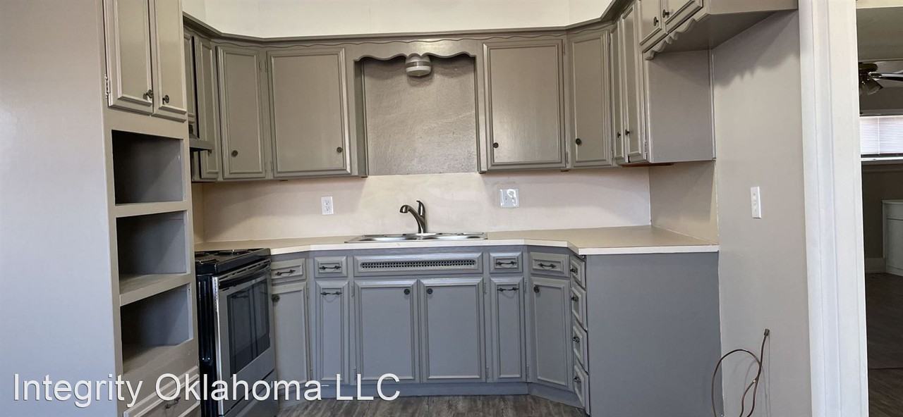 2840 Sw 62nd St - Photo 2 of 14