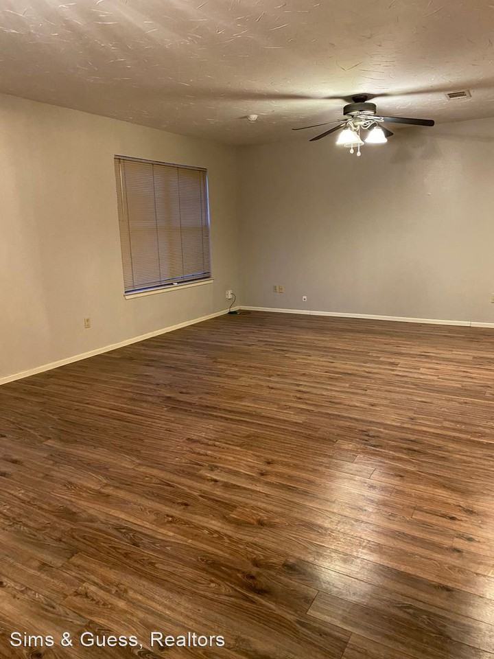3223 Preston Dr - Photo 2 of 12