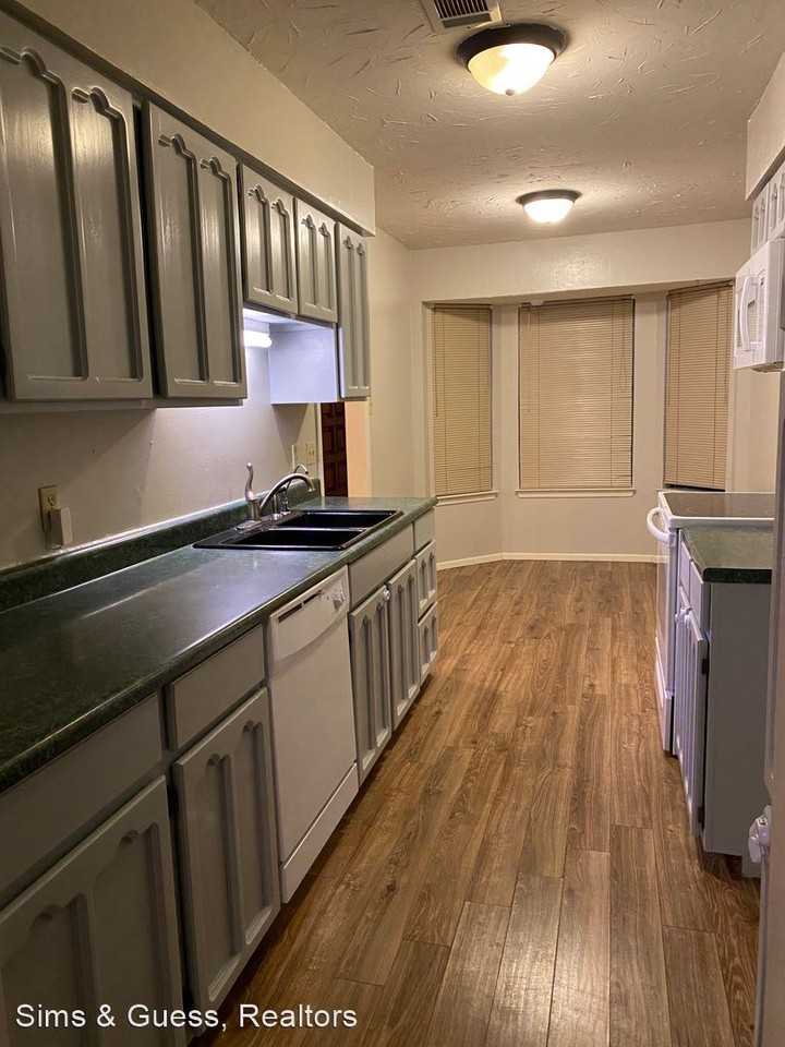 3223 Preston Dr - Photo 3 of 12
