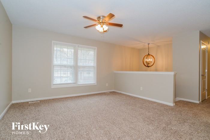 615 N Pine St - Photo 3 of 15