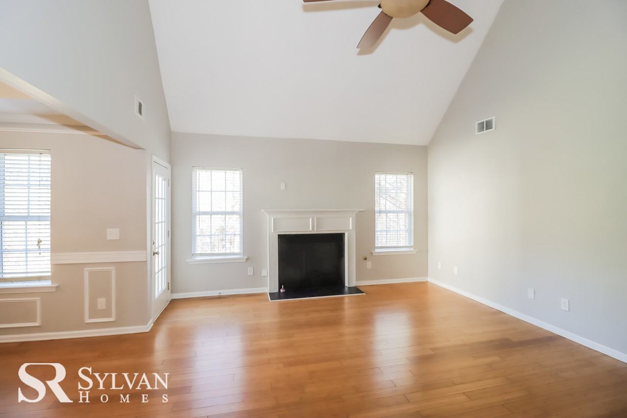 5470 Frontier Ct - Photo 3 of 13