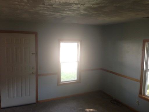 627 W Mechanic St - Photo 2 of 8