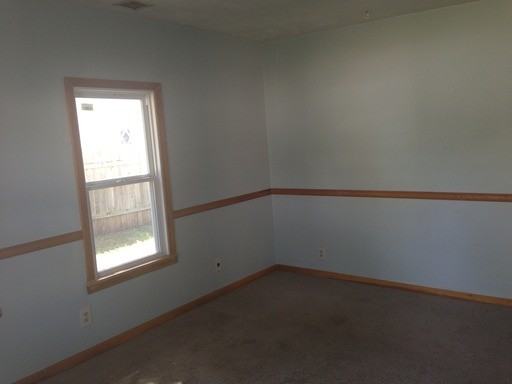 627 W Mechanic St - Photo 3 of 8