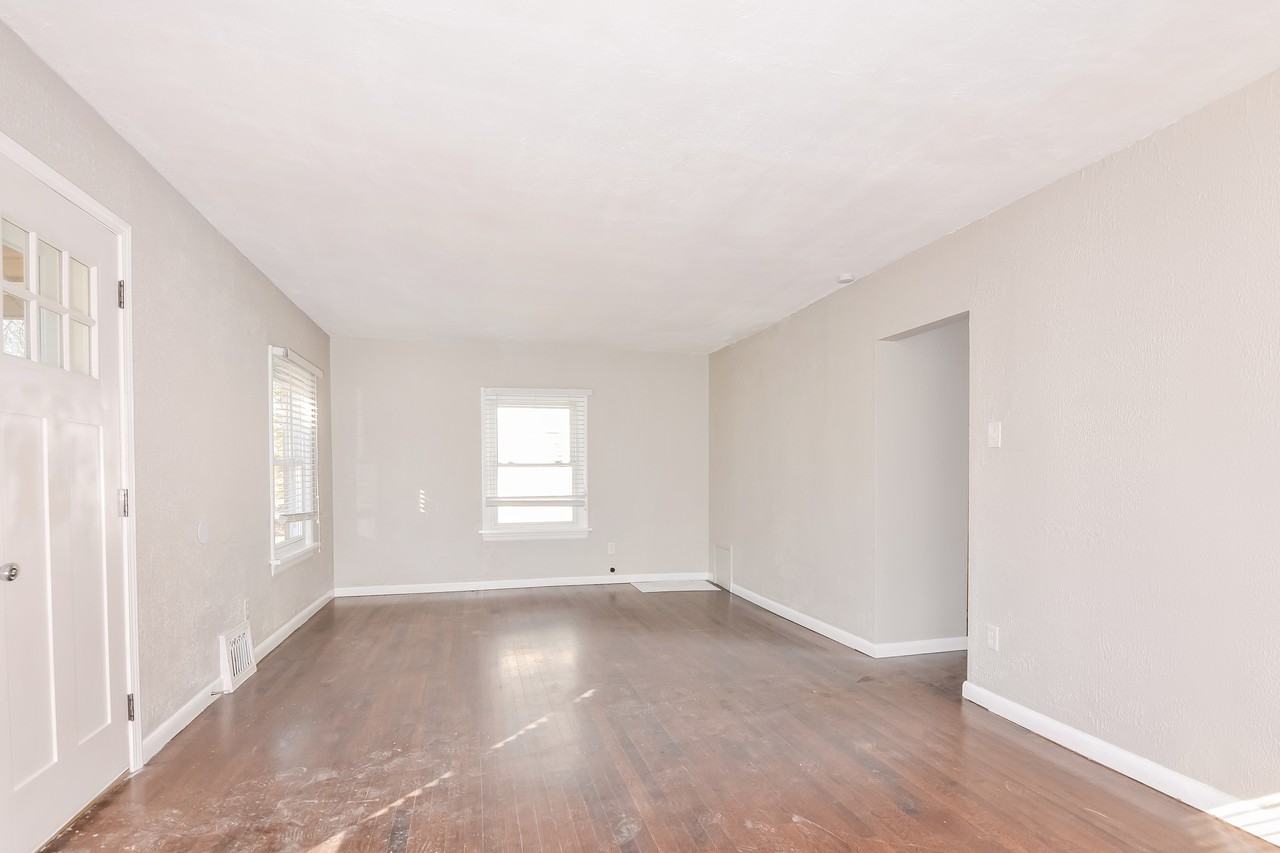 8506 Philo Ave - Photo 2 of 16