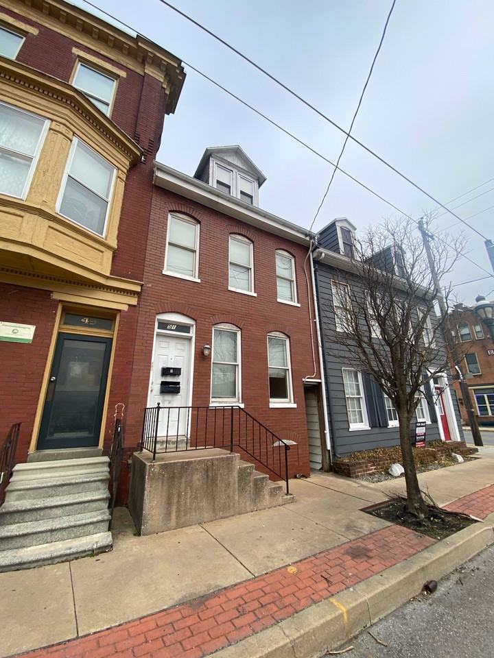 51 S Queen St #1