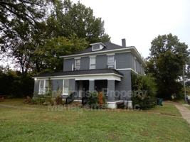 featured image of 1111 N Parkway #6