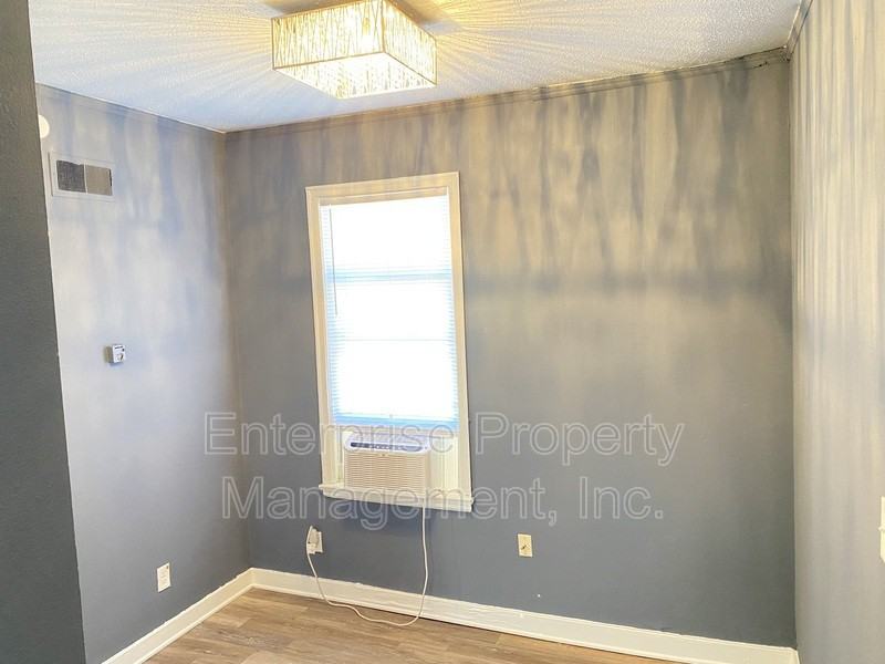 1111 N Parkway #6 - Photo 3 of 16