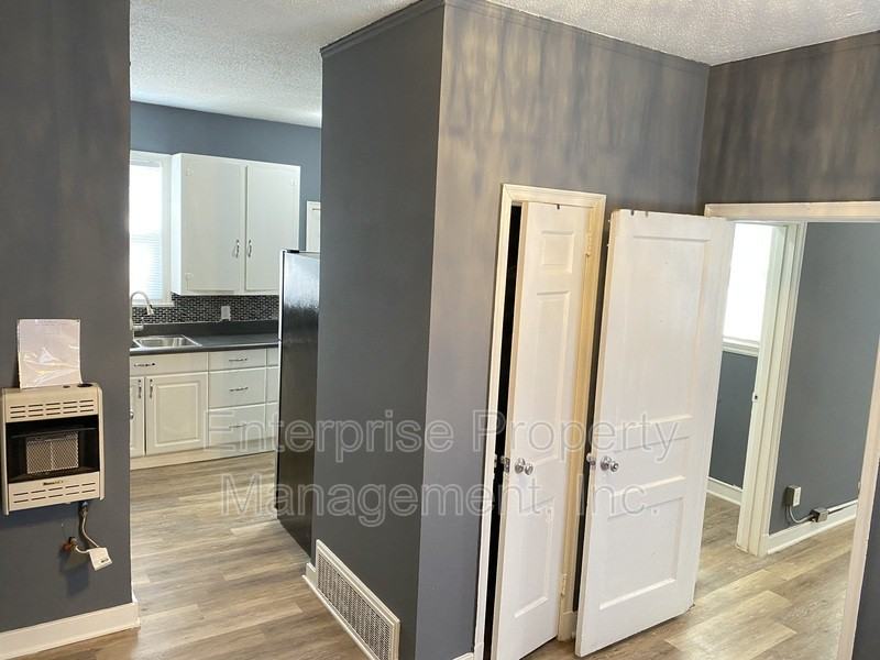 1111 N Parkway #6 - Photo 4 of 16
